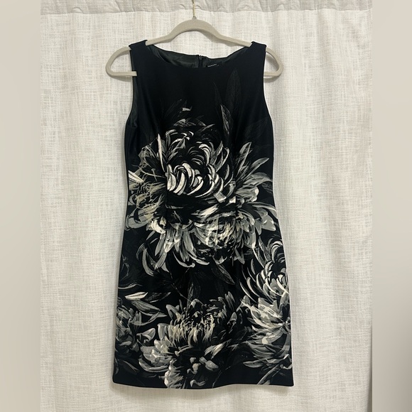 Tahari Elegant Black and White Floral Dress - Like New - Size 6P - Picture 1 of 5